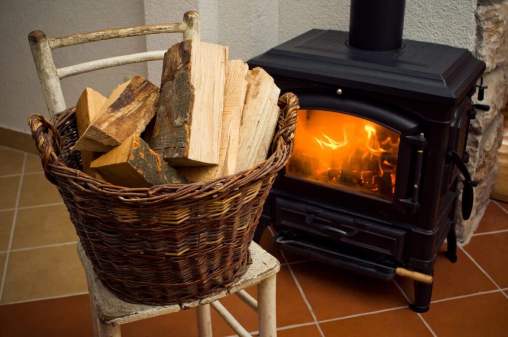 Do cast iron wood stoves need fire bricks - The Locl Wood